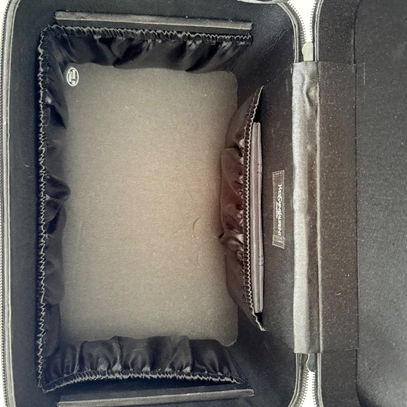 Yves Saint Laurent cosmetic box - Picture 8 of 14